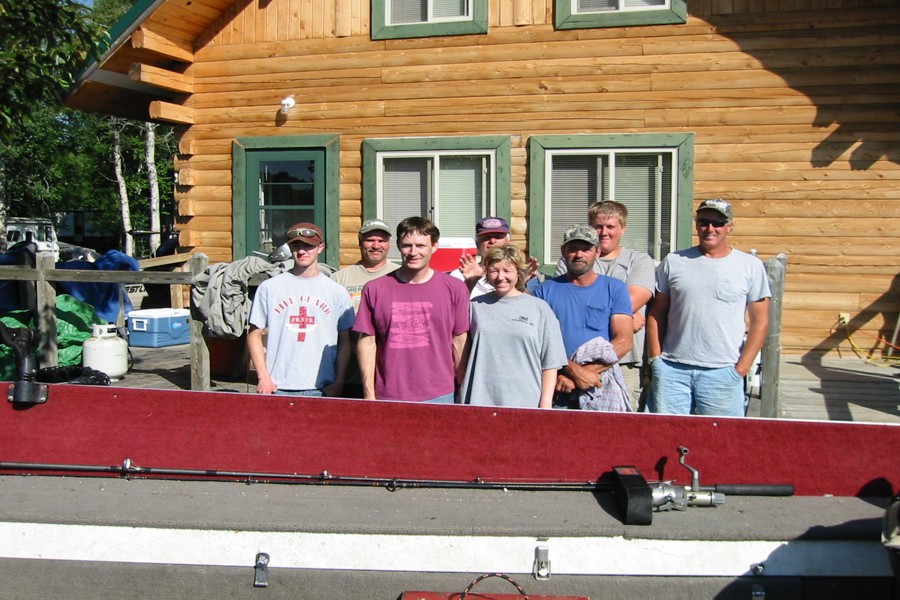 ../image/canada group pic cabin 2.jpg